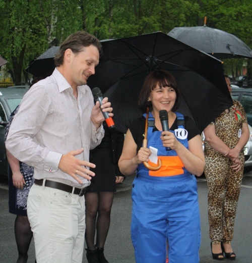 Ведущий Александр Боровик и Клезович Светлана.jpg