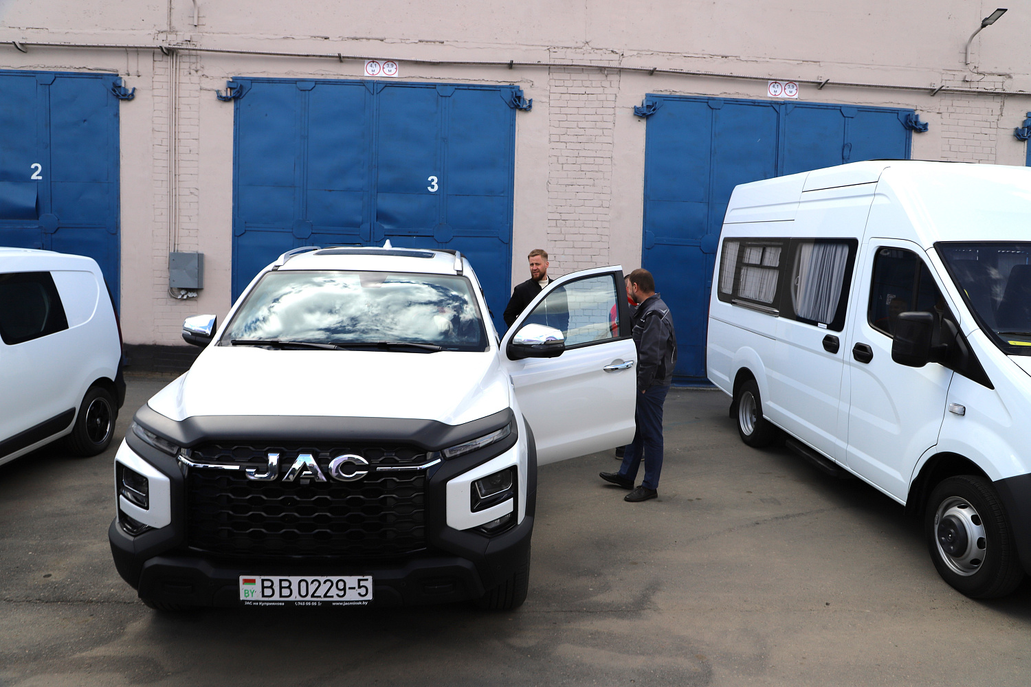 "Точки качественного роста": как в коллективе ЭМУ создают образцовые бытовые условия для электромонтажников, сколько вкладывают в охрану труда и что предпринимают для обновление инструментов 