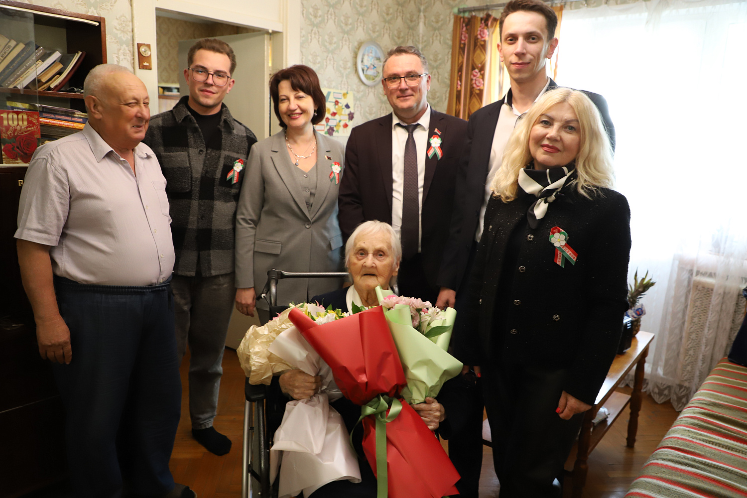 "С Днем Победы, дорогая Мария Павловна": руководство стройтреста № 3 и профсоюзной организации предприятия поздравили с 80-летием Победы в Великой Отечественной войне 102-летнюю фронтовичку, защитницу неба Москвы