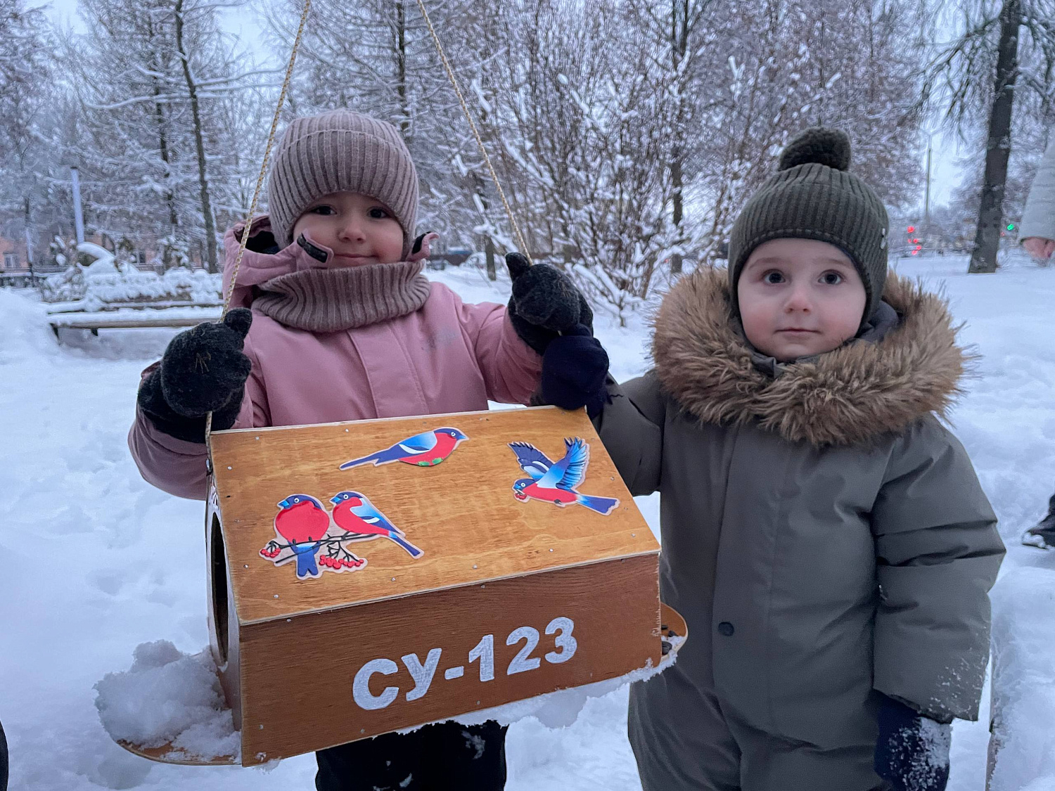 От плотника до архитектора: как профессионалы стройтреста № 3 соревновались в добром деле, конкурсе кормушек для птиц 