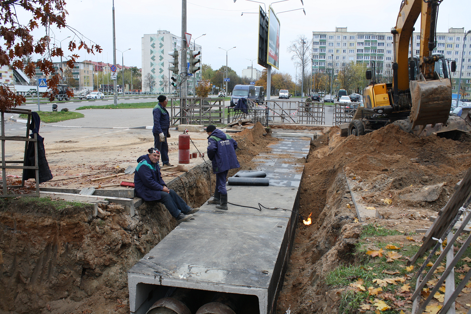 Строители переложили не менее километра теплосетей для улицы Воинов-Интернационалистов 
