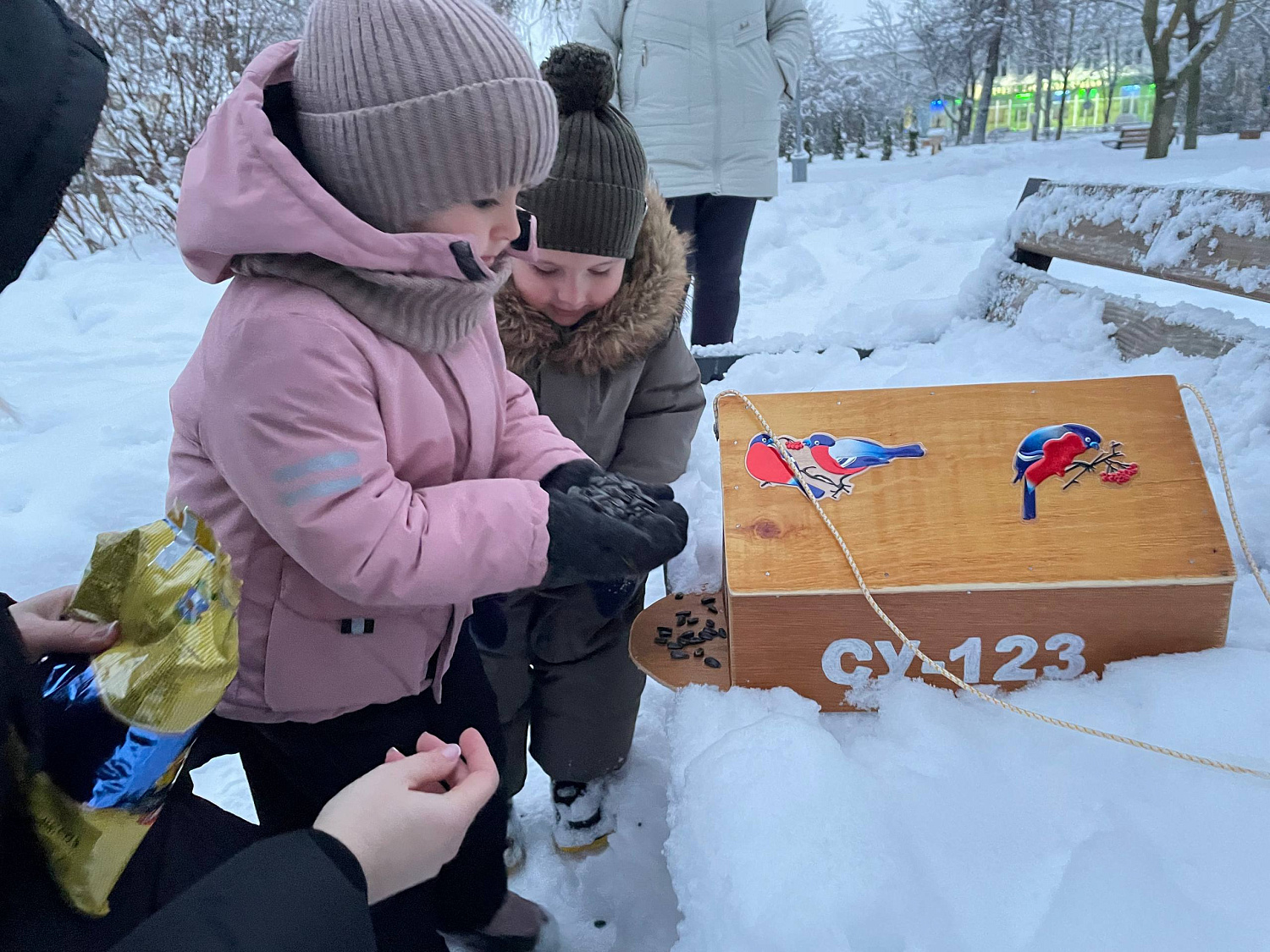 От плотника до архитектора: как профессионалы стройтреста № 3 соревновались в добром деле, конкурсе кормушек для птиц 